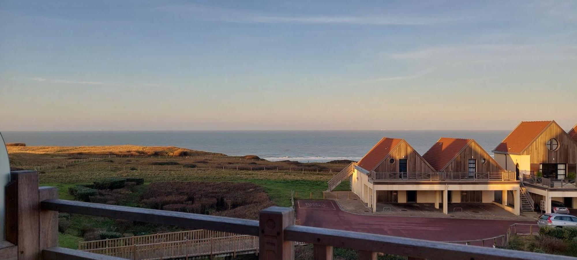 Le 246 - Duplex face à la mer pour 4 personnes, Wifi, TV full Sat, Parking Wimereux Exterior foto